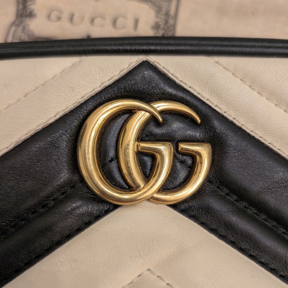 $950 DIRECT RARE Gucci Blk & Cream chevron leather camera bag! Exc condition π€ - Picture 5 of 15